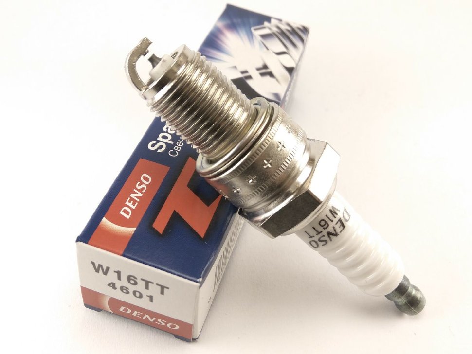 Свеча зажигания 18818-11051/18825-11101/W16TT/4601 DENSO