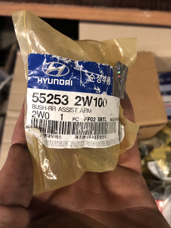 Сайлентблок тяги задней поперечной 55253-2W100 MOBIS